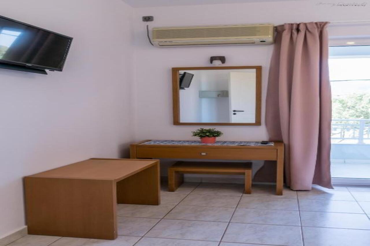 Sotirios Apartments Karpathos Town  Exterior photo